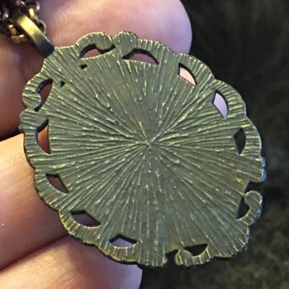 Brass tone Made in Pisa pendant on chain necklace - Picture 8 of 9